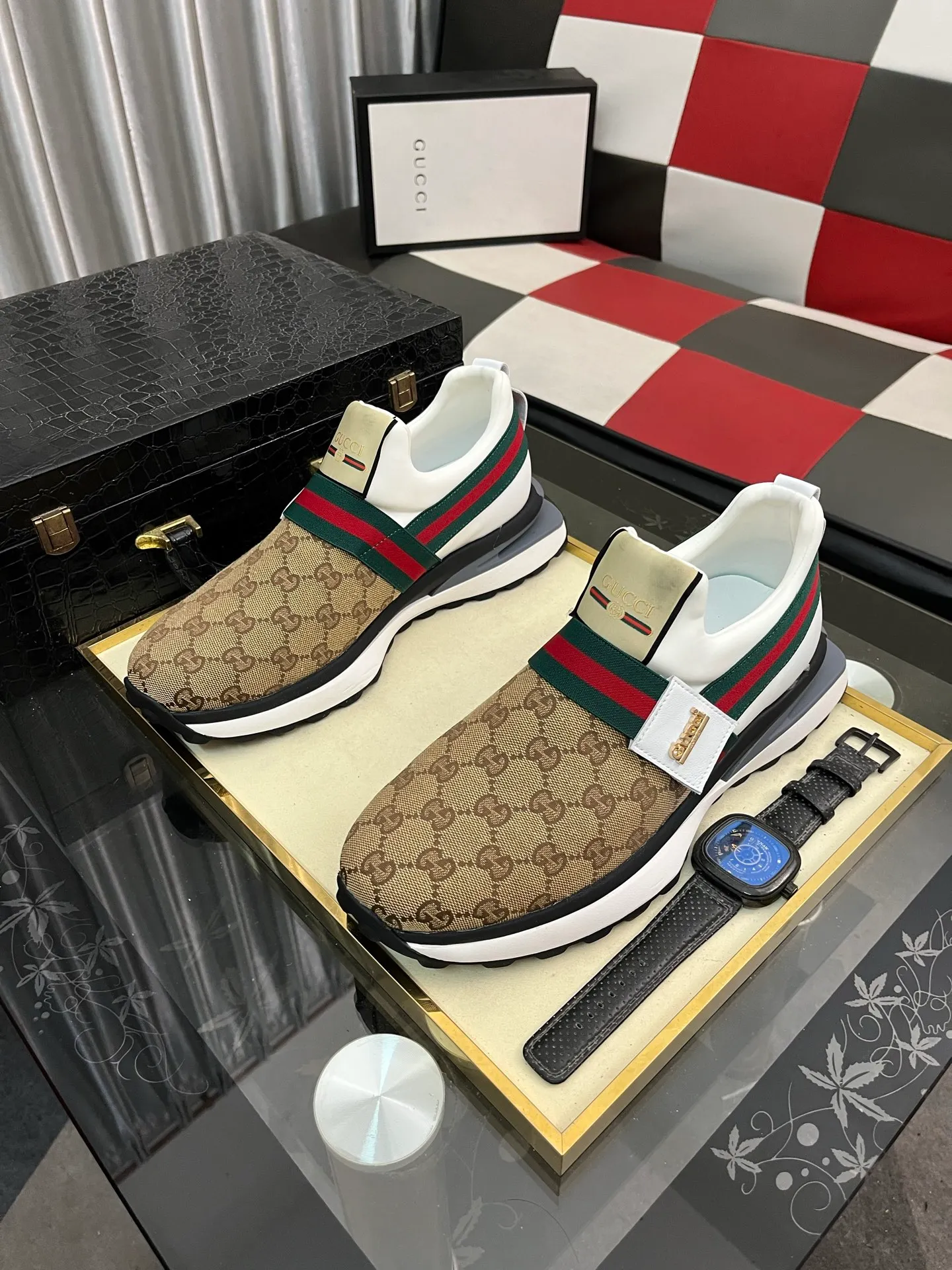 Men's shoes 💰458⌚️⌚️Gucci •Gucci original quality.~ Unique modern style sneakers. 🏃A must-have casual shoe for trendy men😍😍 Original brand imported from Italy, imported original leather, sheep lining (refuses to discolor and grind feet) Sole: Original sole provided by the original factory, French lazy style design ⚠️Fit to the feet, original quality attached, super comfortable original sole, code number: 38-443️⃣colors available